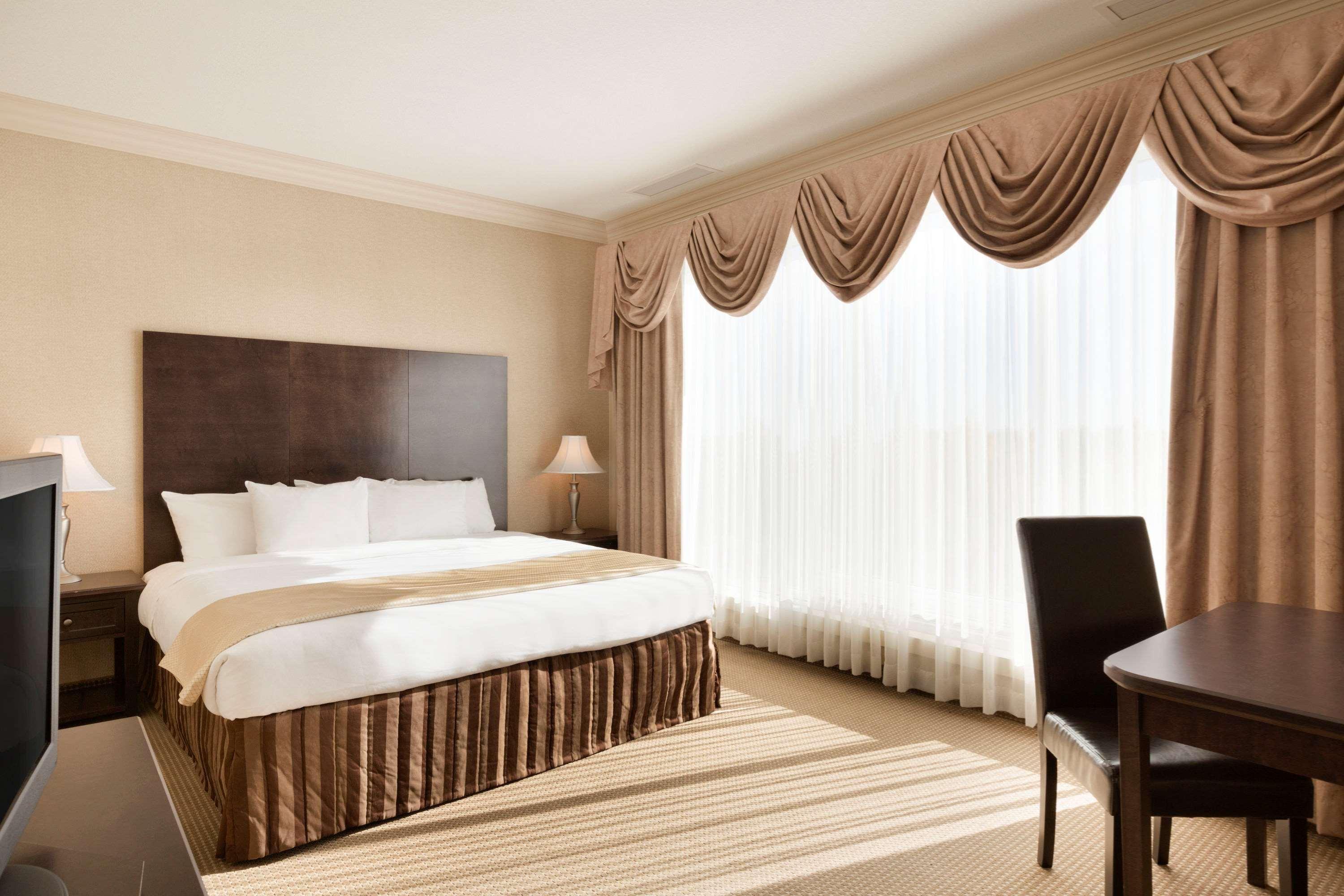 Border Inn & Suites Ллойдмінстер Екстер'єр фото