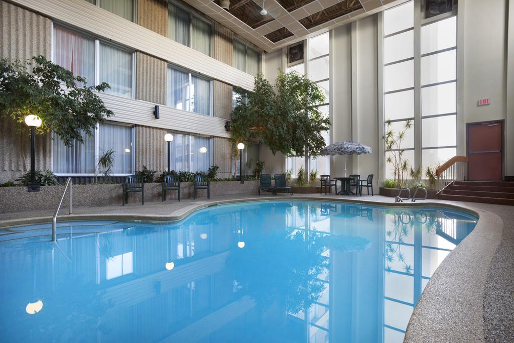 Border Inn & Suites Ллойдмінстер Екстер'єр фото
